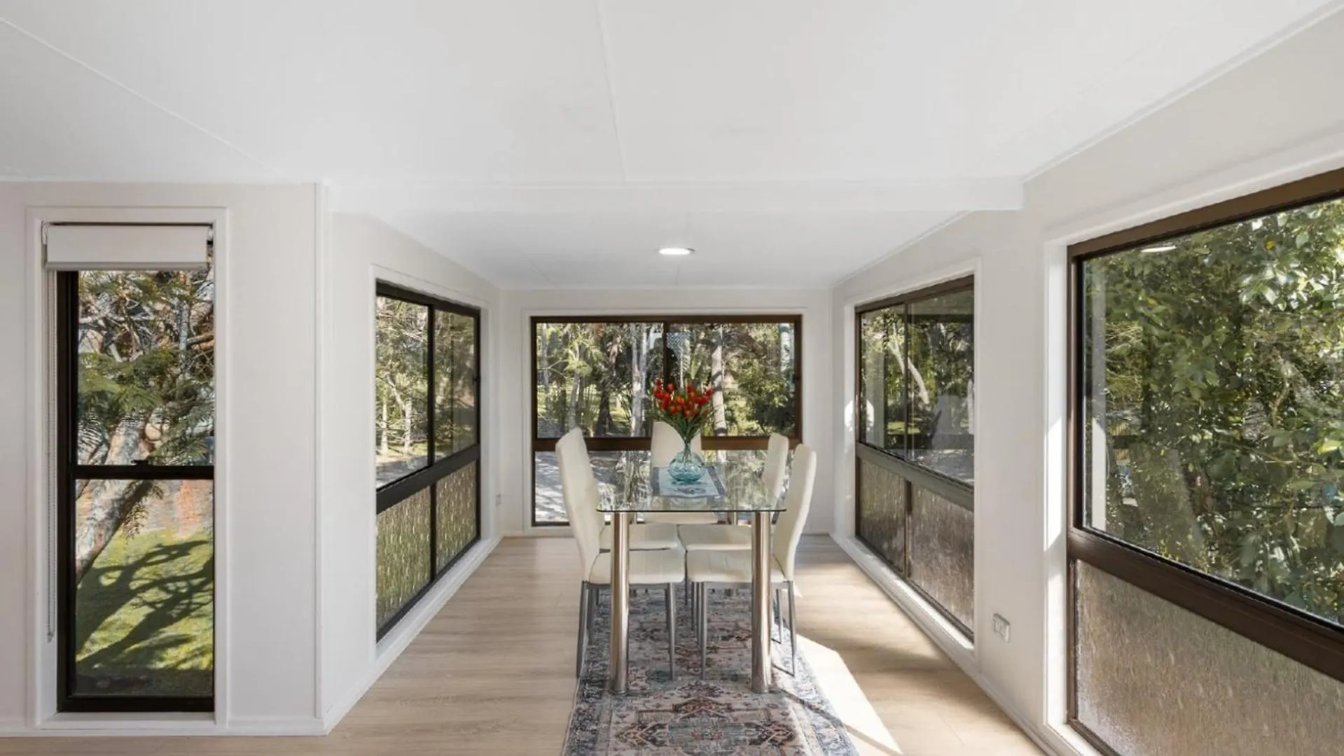 'Tranquil Beachfront Retreat' Beachmere